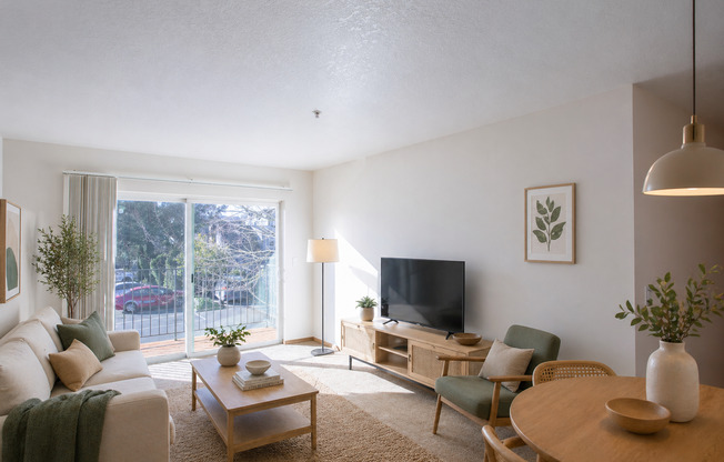 2 beds, 2 baths, 847 sqft, $1,495, Unit 44