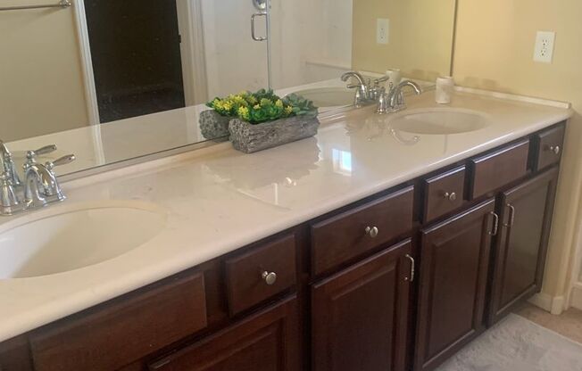 5 beds, 3.5 baths, $2,895