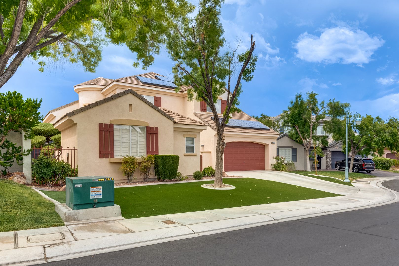 Luxurious, Entertainers Dream 3 Bedroom Home
