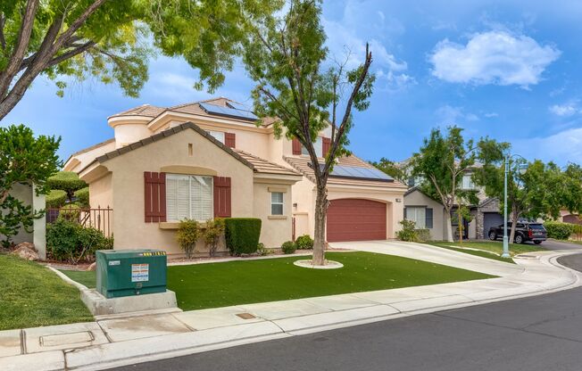 Luxurious, Entertainers Dream 4 Bedroom Home