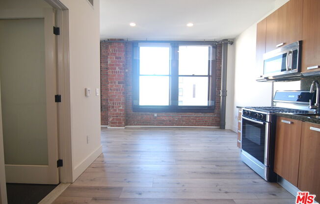 1 bed, 1 bath, 470 sqft, $1,900, Unit 608