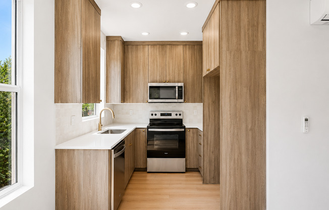 L0676 - SE Morrison Triplex