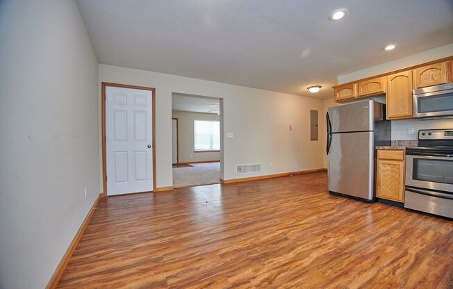 3 beds, 2.5 baths, 1,364 sqft, $1,550, Unit 12W