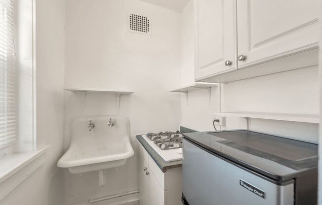 Studio, 1 bath, $825, Unit #G-10
