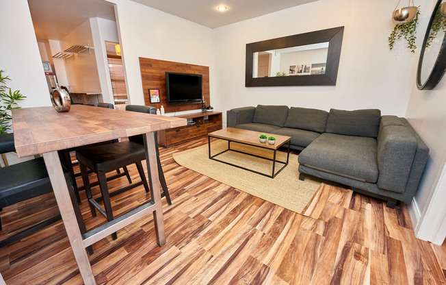 3 beds, 1 bath, 1,100 sqft, $8,750, Unit 2F