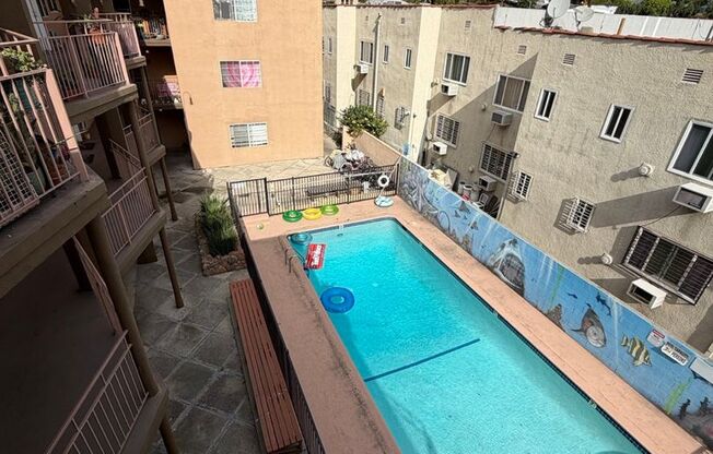 Hollywood & Highland Walkable Apartment Community