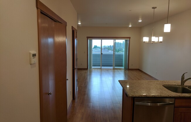 3 beds, 3 baths, 1,570 sqft, $2,300, Unit Unit 207