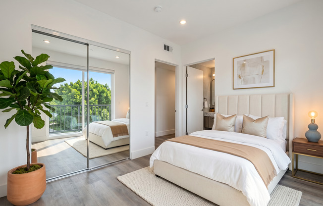 3 beds, 3 baths, 938 sqft, $3,204, Unit PH6