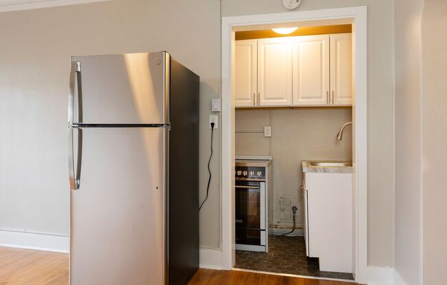 Studio, 1 bath, 282 sqft, $1,225, Unit Mayfair - 37