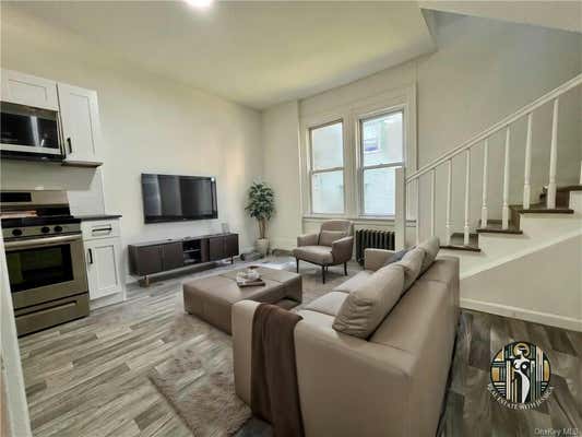 2 beds, 1 bath, 2,731 sqft, $3,027