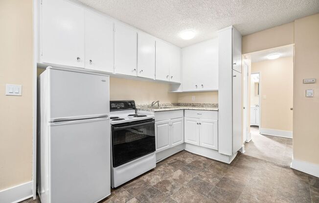 Seward Park Court: Hidden Gem in Serene Neighborhood w/ FREE Onsite Parking