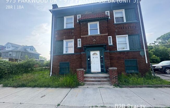 975 PARKWOOD DR