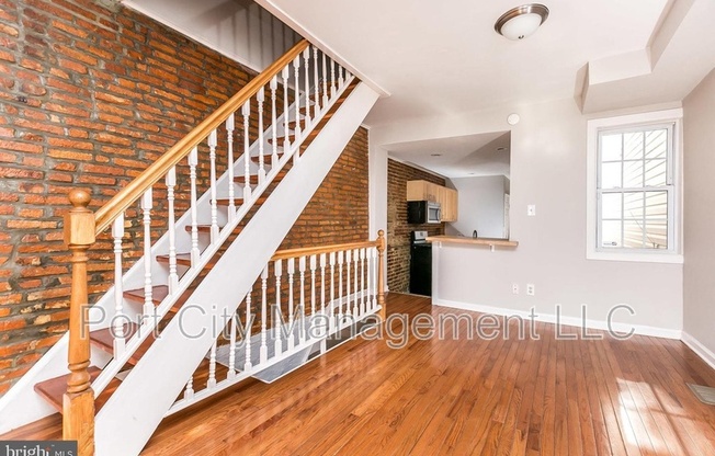 118 E RANDALL ST