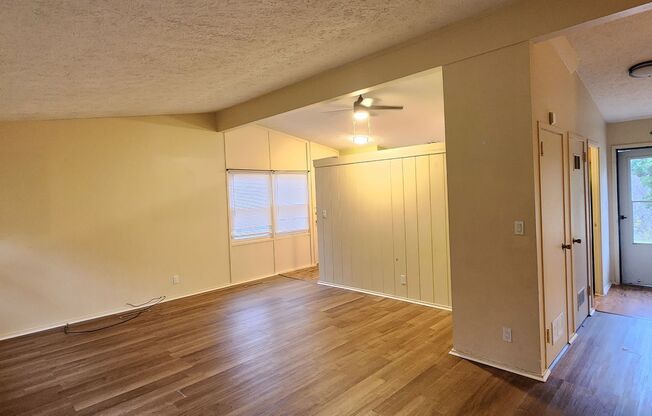 2 beds, 1 bath, $1,100