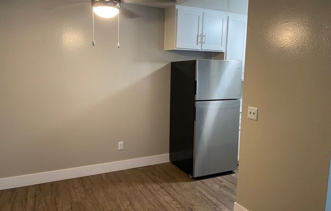 2 beds, 1 bath, 896 sqft, $2,395, Unit 102