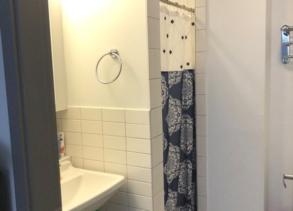 Studio, 1 bath, $2,600, Unit 62