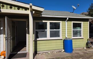 1+1 Ventura Avenue, super cute 1+1 in rear duplex w/ yard