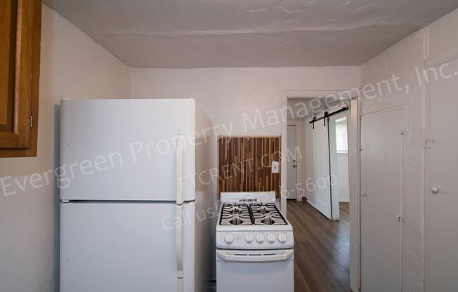 2 beds, 1 bath, $1,095, Unit #16