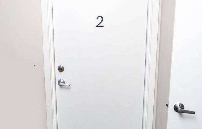 2 beds, 1 bath, $1,000, Unit 4001 Holdrege St. #2