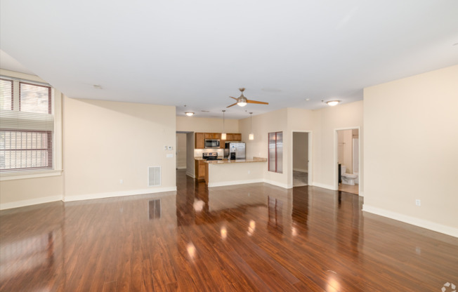 2 beds, 2 baths, 1,295 sqft, $1,990, Unit L20