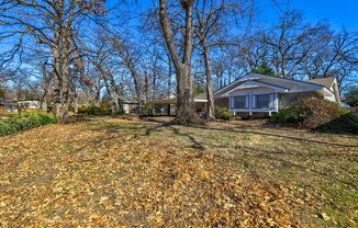 Beautiful 4 Bed Room 2 Bath in West OKC: 612 N Sweetgum Avenue