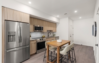 2 beds, 1 bath, 853 sqft, $3,380, Unit 411