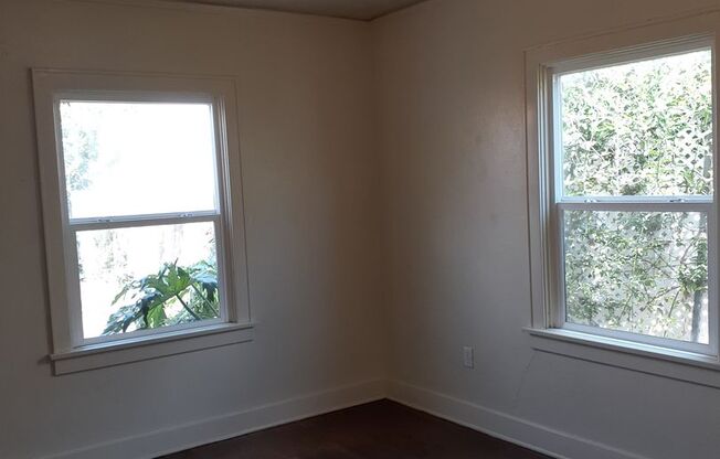 3 beds, 1 bath, $3,295