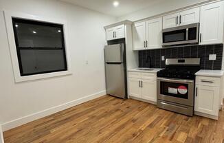 2 beds, 1 bath, $2,700, Unit 2