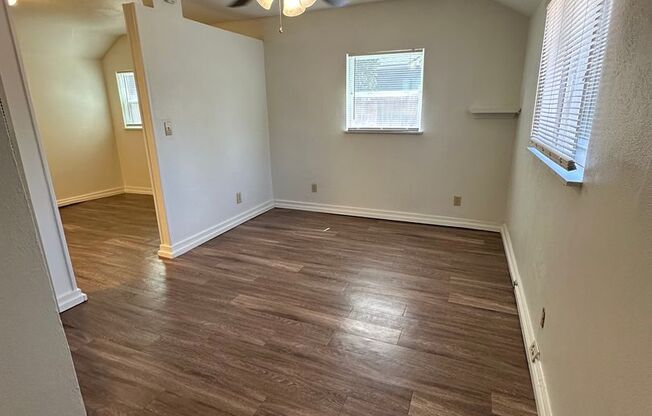 1 bed, 1 bath, 425 sqft, $550, Unit Rear