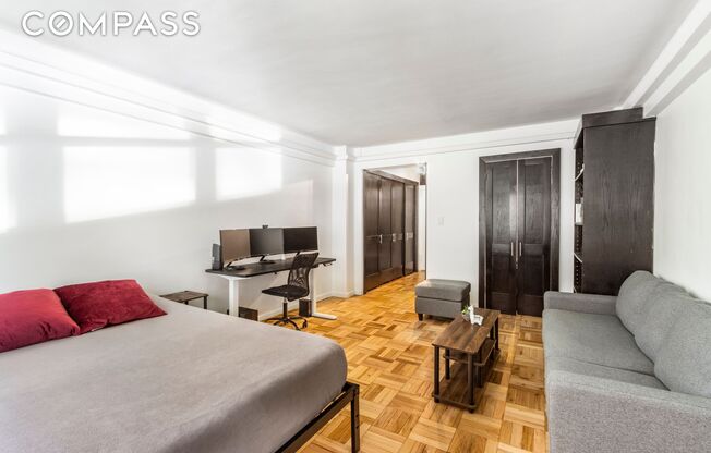 321 E 45 ST