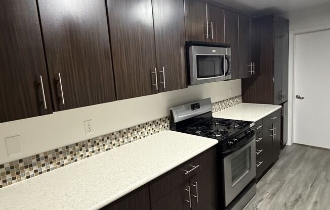 1 bed, 1.5 baths, 889 sqft, $2,670, Unit 251