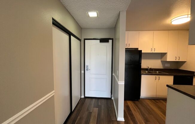 1 bed, 2 baths, 900 sqft, $2,200, Unit 007