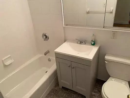 Studio, 1 bath, $2,800, Unit 2D