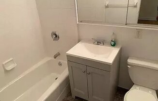 Studio, 1 bath, $2,800, Unit 2D