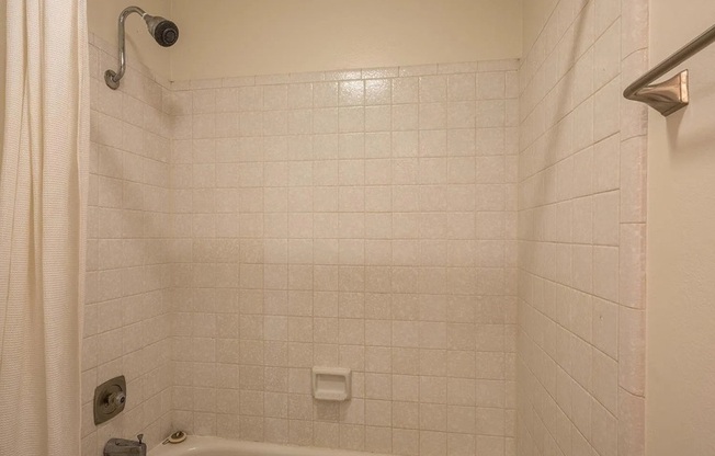 555 SEAVER DR