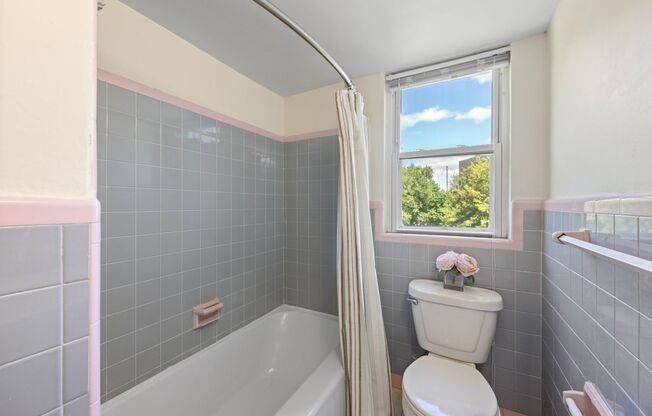 2 beds, 1 bath, 930 sqft, $1,625, Unit 415