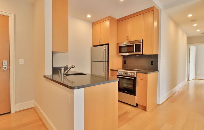 2 beds, 1 bath, $4,350, Unit 409