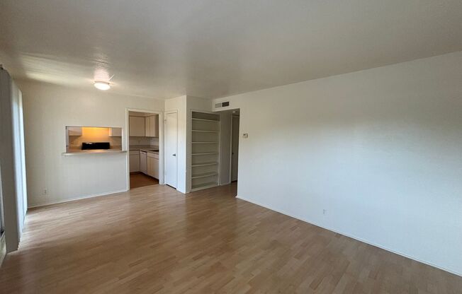 2 beds, 1 bath, 924 sqft, $1,709, Unit OPA-225