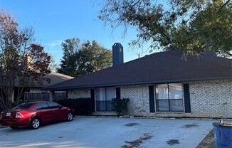 8879 THOMPSON CIR