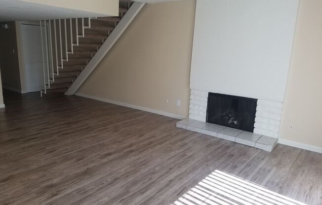 2 beds, 1.5 baths, 1,090 sqft, $1,650, Unit 38