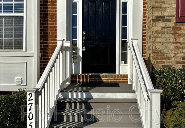 2705 DRACUT LN