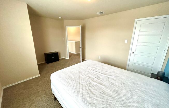 1 bed, 1 bath, 150 sqft, $650, Unit Unit 4