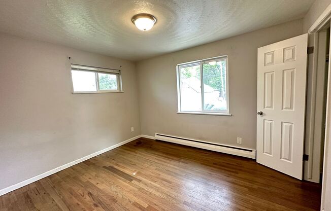 3 beds, 1 bath, 1,027 sqft, $1,299, Unit 203