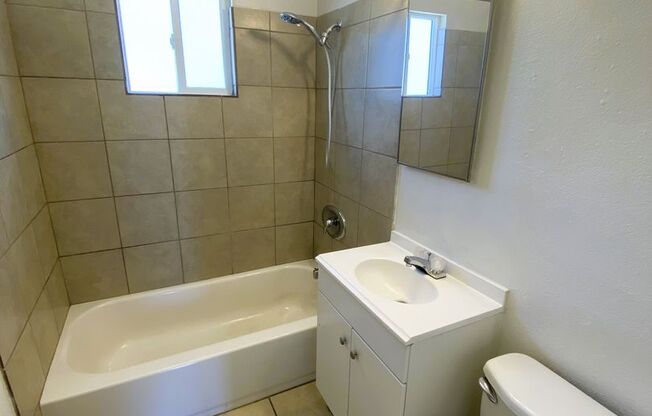 1 BED 1 BATH 540 SQ FT APARTMENT SUPER CLOSE TO THE STRIP AND NORTH PREMIUM OUTLETS MALL, NEAR MANY RESTURANTS AND GROCERY STORES.
