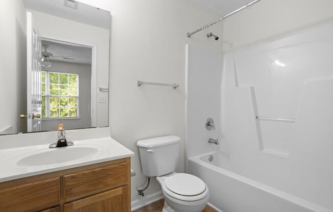 2 beds, 2 baths, 1,080 sqft, $1,300, Unit 4L
