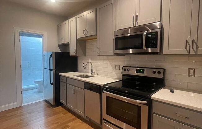 Studio, 1 bath, 350 sqft, $1,095, Unit Studio