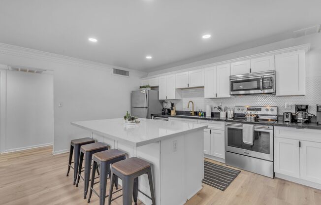 Modern 4BR Scottsdale Home w/ Guest Suite, EV Charger, Huge Backyard & Splash Pad