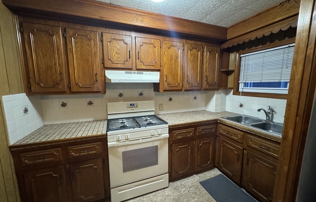 3 beds, 1 bath, 1,000 sqft, $1,500, Unit 2