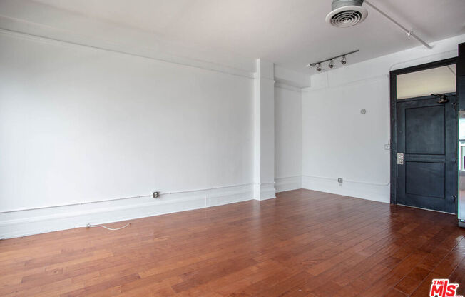 Studio, 1 bath, 760 sqft, $2,250, Unit 714