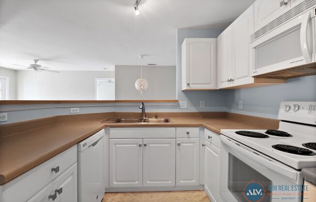 2 beds, 2 baths, $1,950, Unit UNIT 1517